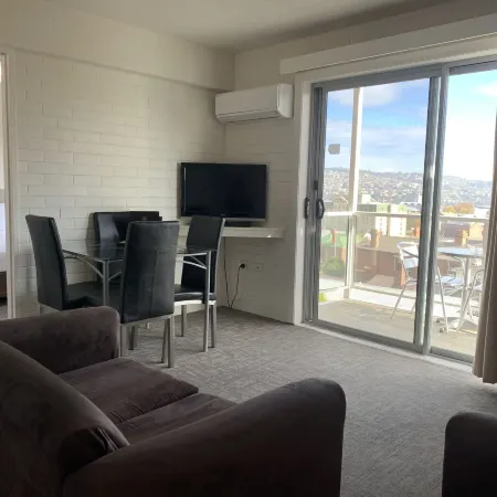 Adina Place Motel Apartments