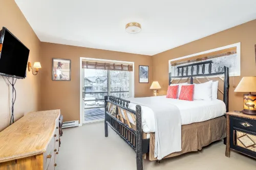 Ski Trip Value! Walk Everywhere, Hot Tub, Top Floor 1 Bedroom Condo by RedAwning Hotels in Telluride
