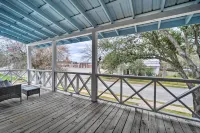 Spacious Abode, Walk to Texas Heroes Square! - Parking