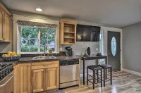 Chic Battle Ground Apartment ~ 18 Mi to Vancouver! - WiFi