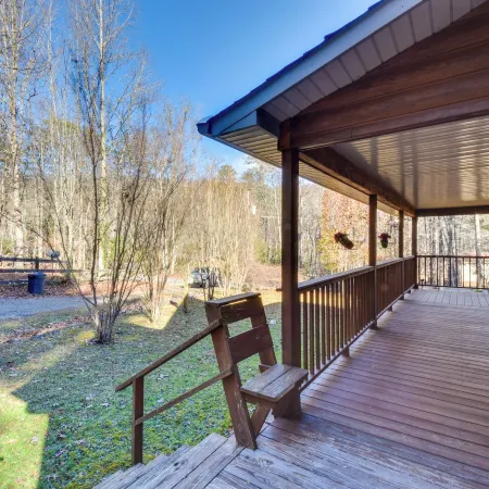 Hiawassee Vacation Rental w/ Grill ~ 9 Mi to Lake!