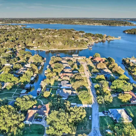Granbury Home w/ Lake Granbury Access + Dock!