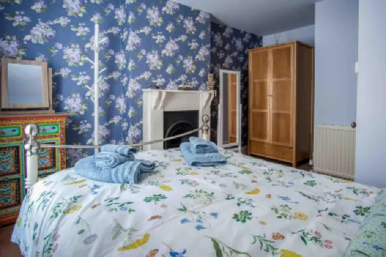 Rose Cottage - 3 Bedroom - Murton Mumbles Hotels in 