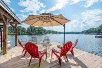 Lakefront Retreat w/ Deep Water + Great Views! - 3-stjärniga