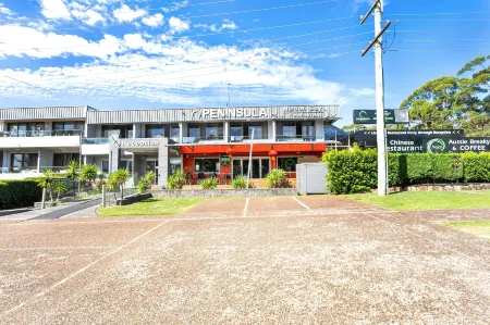 Peninsula Nelson Bay Motel and Serviced Apartments Отели рядом с достопримечательностью «Dutchmans Beach Reserve»