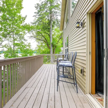 Lakefront Wisconsin Cabin: Dock, Walk to Beach!