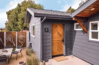 Surf Lodge Hotels near Cataract Falls