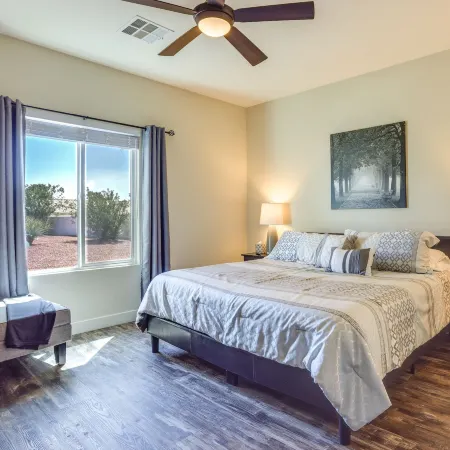Updated Las Vegas House Patio and Solar Heated Pool Отели рядом с достопримечательностью «Поле для диск-гольфа Mountain Crest Disc»