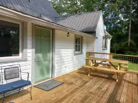Shady OaksCharming 2-bedroom cottage in Talladega Hotel a Talladega
