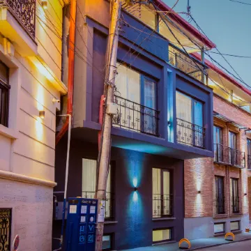 Central Gate Hotel in Heart of Tbilisi Отели рядом с достопримечательностью «Jumah Mosque»