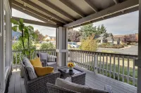 4 Mi to Downtown Reno: Family Retreat w/ Fireplace - Bungalows