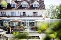 Fredensborg Store Kro Hotels in 