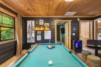 Luxe Family Cabin w Hot Tub, Sauna, Game Room, & Fire Pit. Only 10 Min to Helen