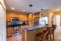 BEAR PAUSE amazing mountain views atop Sugar Mountain mins from Banner Elk