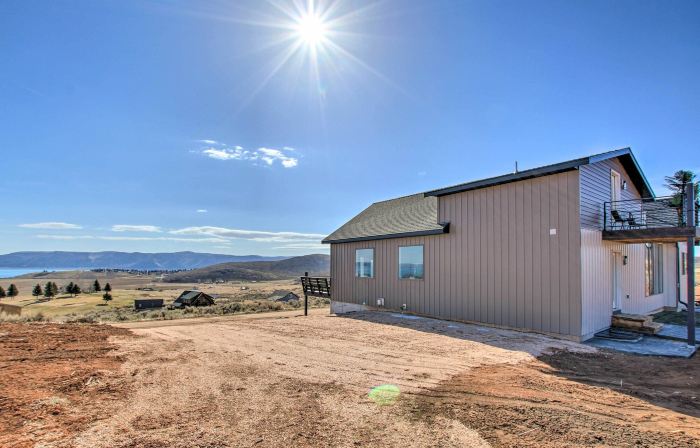 Spacious Home w/ Mtn Views: 2 Mi to Bear Lake!