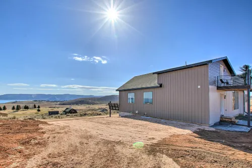 Spacious Home w/ Mtn Views: 2 Mi to Bear Lake! - Wifi