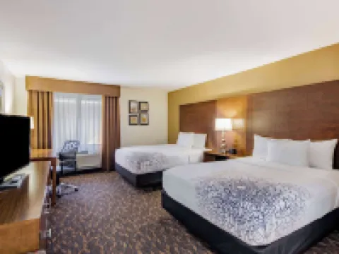 La Quinta Inn & Suites by Wyndham Oakland - Hayward Hotels in Hayward
