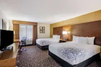 La Quinta Inn & Suites by Wyndham Oakland - Hayward Hotels in Hayward