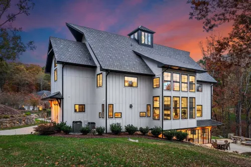 The Grand on Greenbay-7 Bedrooms Sleeps 20 Modern New Build