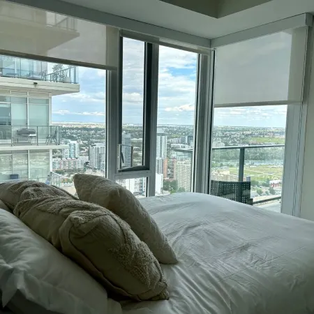Luxurious downtown condo | gym | A/C | heated underground parking