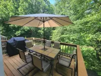 Entire cheerful 4 br townhouse by the lake