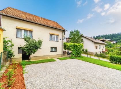 Family Friendly Apartment with Parking - Happy Rentals