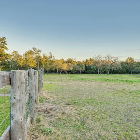Near Majek Vineyard Private Schulenburg Cabin