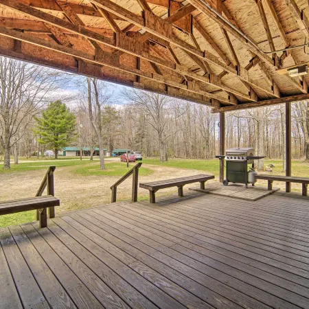 Rustic & Modern Russell Cabin w/ Grill + Deck