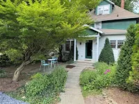 Walk to Beaver Stadium! Walk to Bryce Jordan Center! Hotels near Penn State Cottages