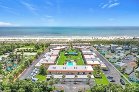 Private Beach Access, Steps to Ocean, Heated Pool, Garage, Beach towel/toy/chair