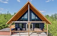 Beautiful mountain top cabin with the best 180º view in Tellico Plains!