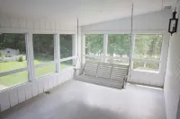 Lake estate on Old Hickory with pool and hot tub, convenient to Nashville