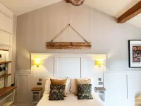 Hillcroft Accommodation Hotels near Bristol Intl. Airport