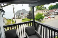 3rd Floor Lakeview 2-Bedroom Penthouse in Geneva U6