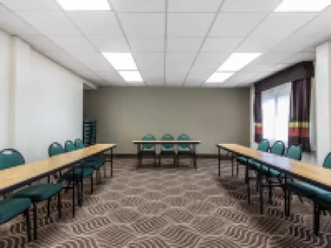 Quality Inn & Suites Hotels in Salisbury