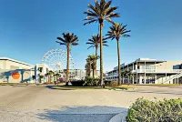 < 10 min. to beach, trails & The WHARFdog friendly)