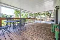 Quiet Oak Retreat Hotels in Lake Magdalene