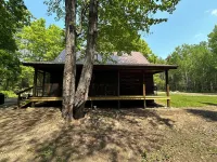 Bear's Den, A cozy 3-bedroom cabin in mature woods on Neebish Island with WiFi