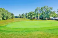 The Skipper’s Hideaway: Golf Course & Pool Oasis