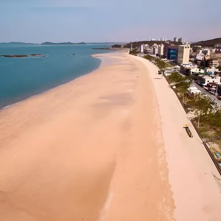 Daecheon Dazzle Pension Отели рядом с достопримечательностью «Пляж Тэчхон»