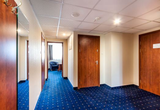 1. 쿠부스 호텔 레..