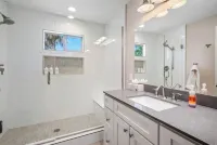 Cute Cottage Close to Downtown! w/Firepit