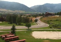 Newly updated 2 bedroom/bath condo close to 3 ski areas