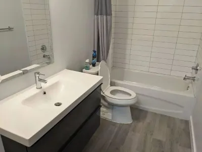 Beautiful 2 Bedroom Apt in downtown silverspring Отели рядом с достопримечательностью «Brigadier General Charles E. McGee Library (Silver Spring Library)»