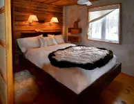 Chalet Sean, peaceful retreat on beautiful mountain brook and walk to river..
