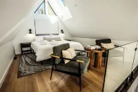 BRAND NEW Lakefront Tiny Home w/ Treehouse Sauna - Jarvi Cabin at Stay Boreal