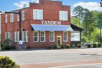 Travelers Rest Cottage near Swamp Rabbit Trail