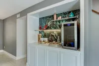 Spacious Modern Home with Pool and Relaxation - Stylish Tranquil Oasis