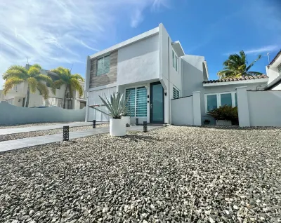 Amazing Getaway Home! Private Pool, Beach, Golf, Rainforest and more!
