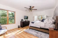 Mountain Views, Game Room, Firepit and Hot Tub in Bryson City